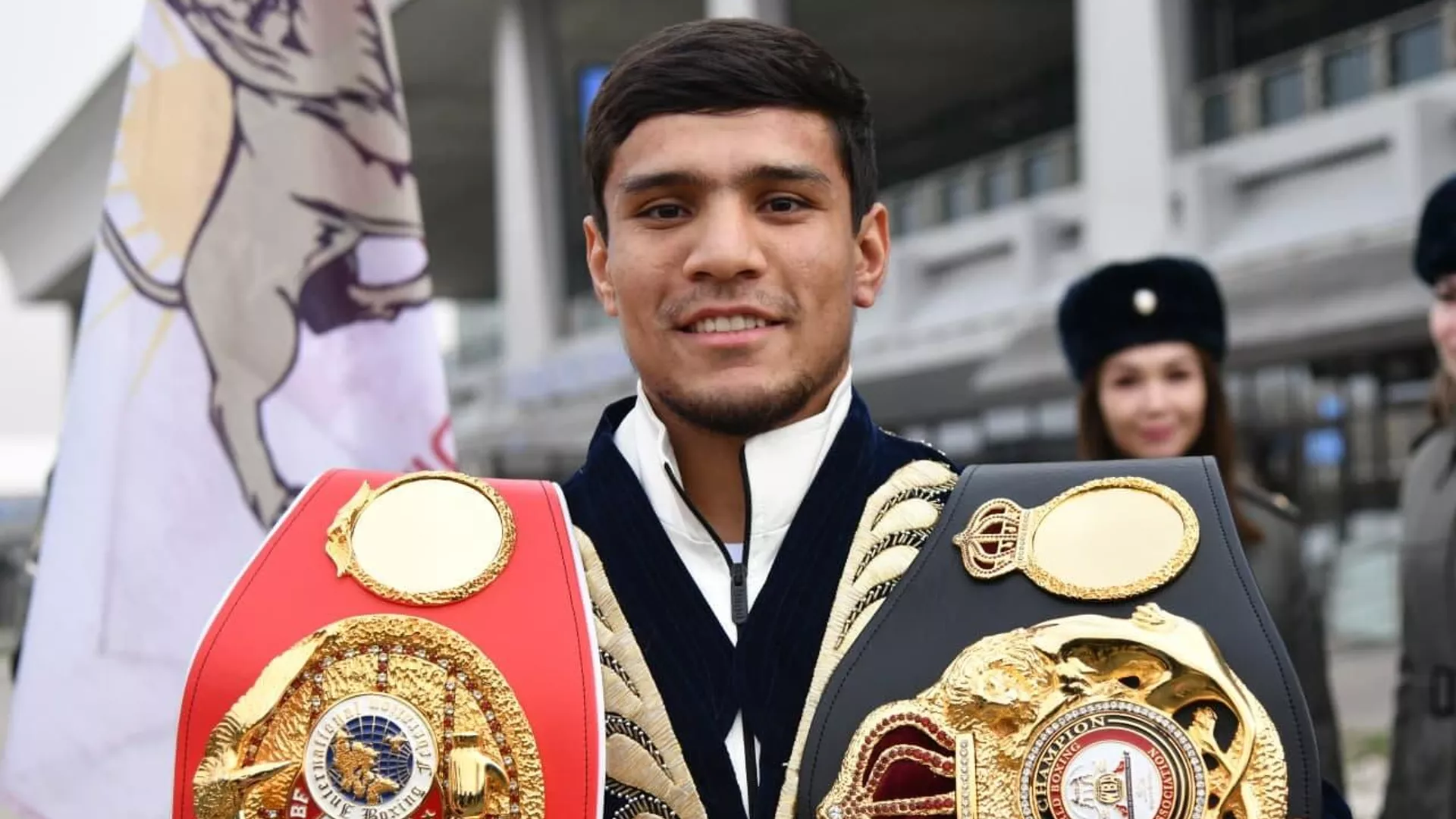 Боксчи Муроджон Аҳмадалиев вактинчалик WBA камари учун жанг қилади