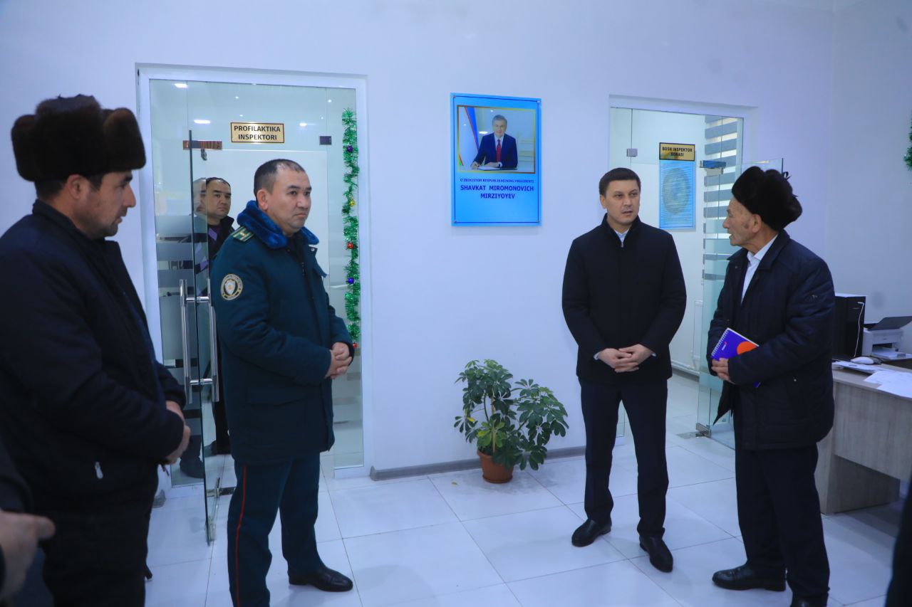 Ҳоким илк иш кунини маҳалладан бошлади